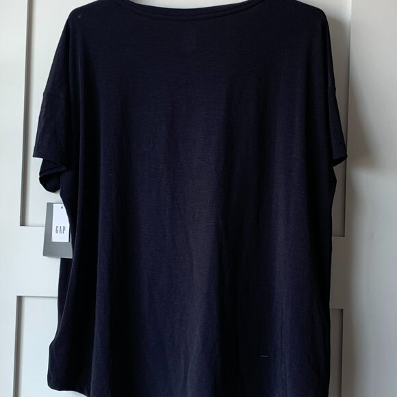 NWT Gap Fit Workout Top - Picture 3 of 4